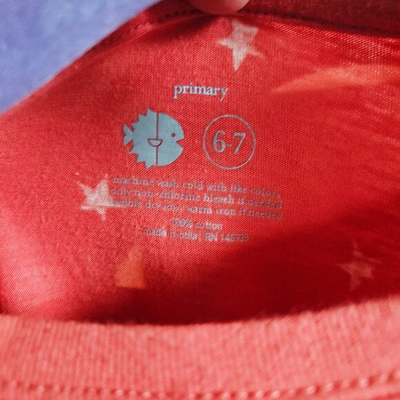 Primary Kids Size 6-7 Short Sleeve Tee Muted Red White Star Print USA Patriotic - Picture 4 of 4